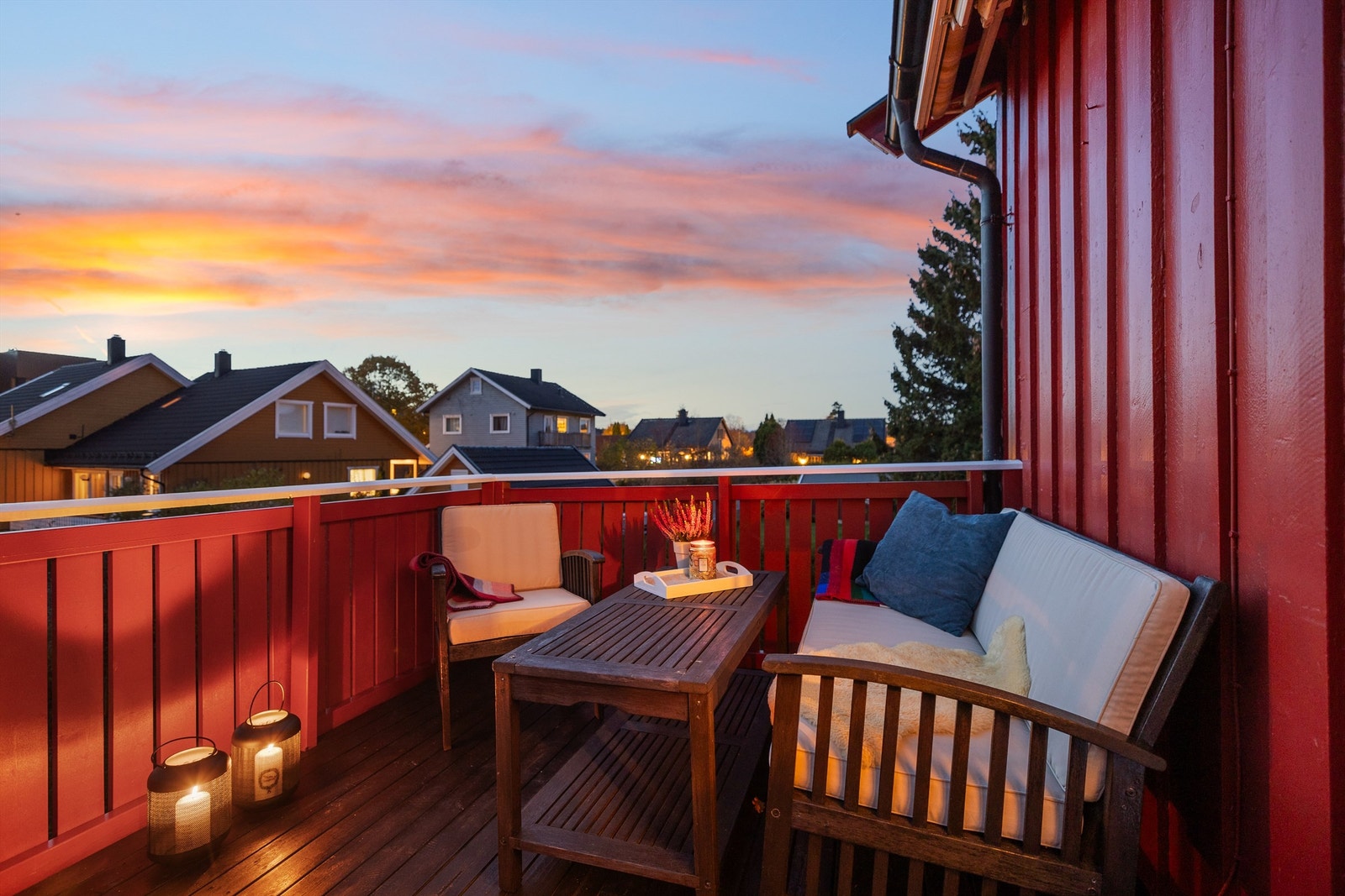 Fra stuen er det utgang til vestvendt veranda Galleribilde