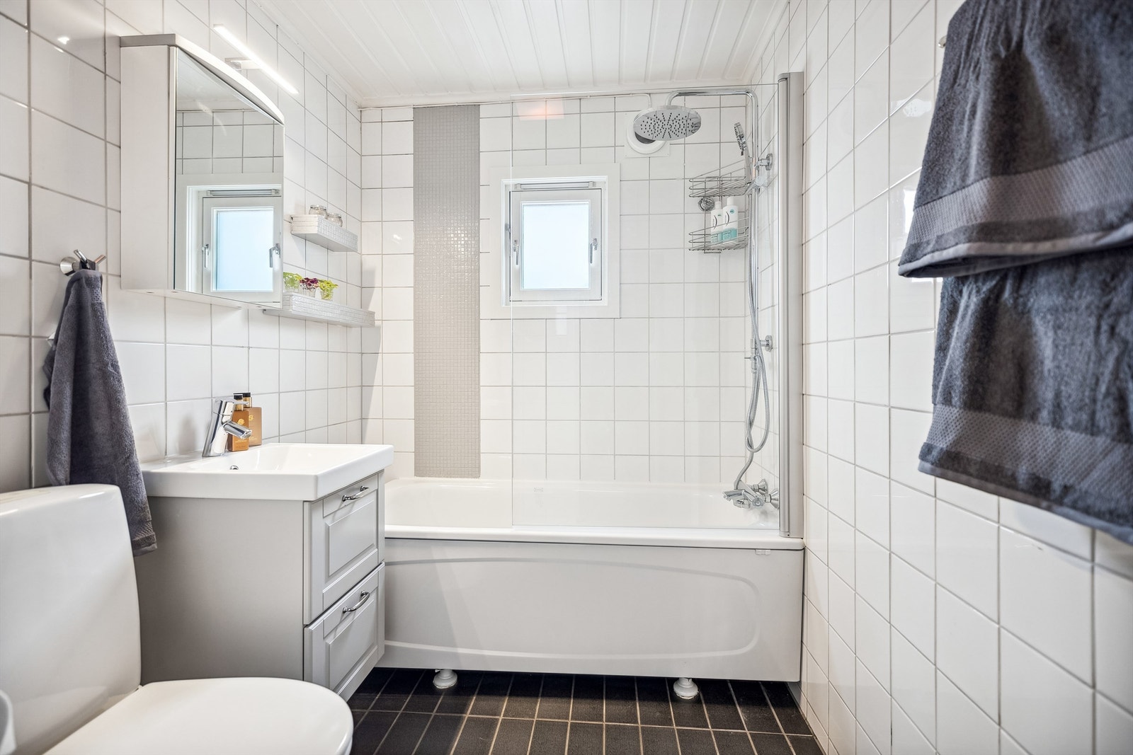 I februar 2022 ble det installert badekar, ny dusj/kran og nytt servantskap. Galleribilde