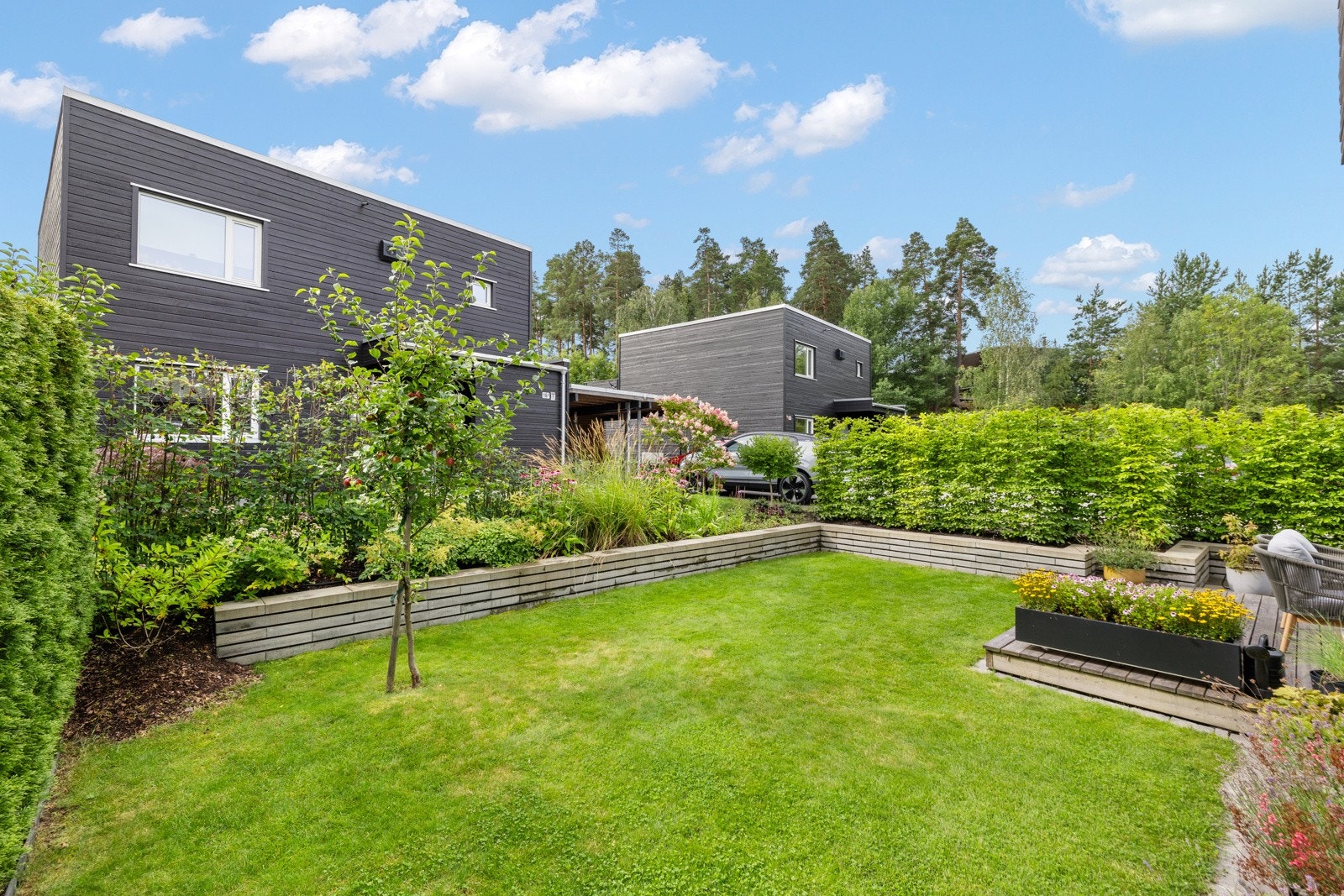 Solrik og skjermet hage Galleribilde