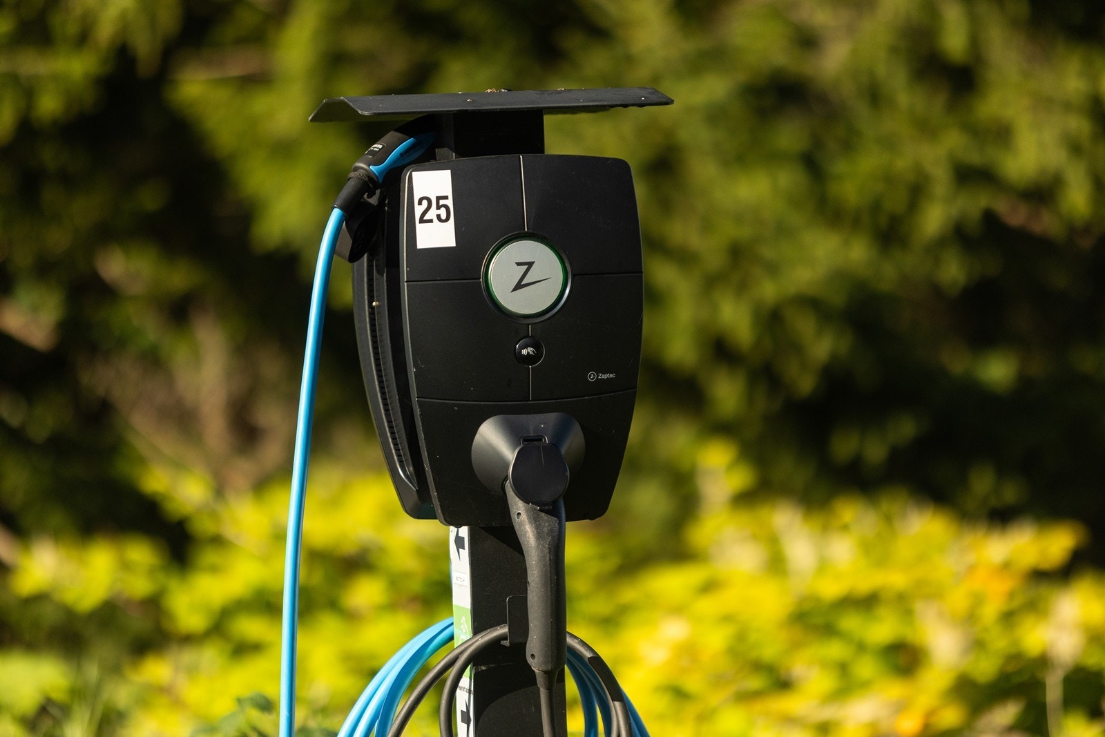 Borettslaget har også mulighet for elbil-lading på felles parkeringsplass Galleribilde