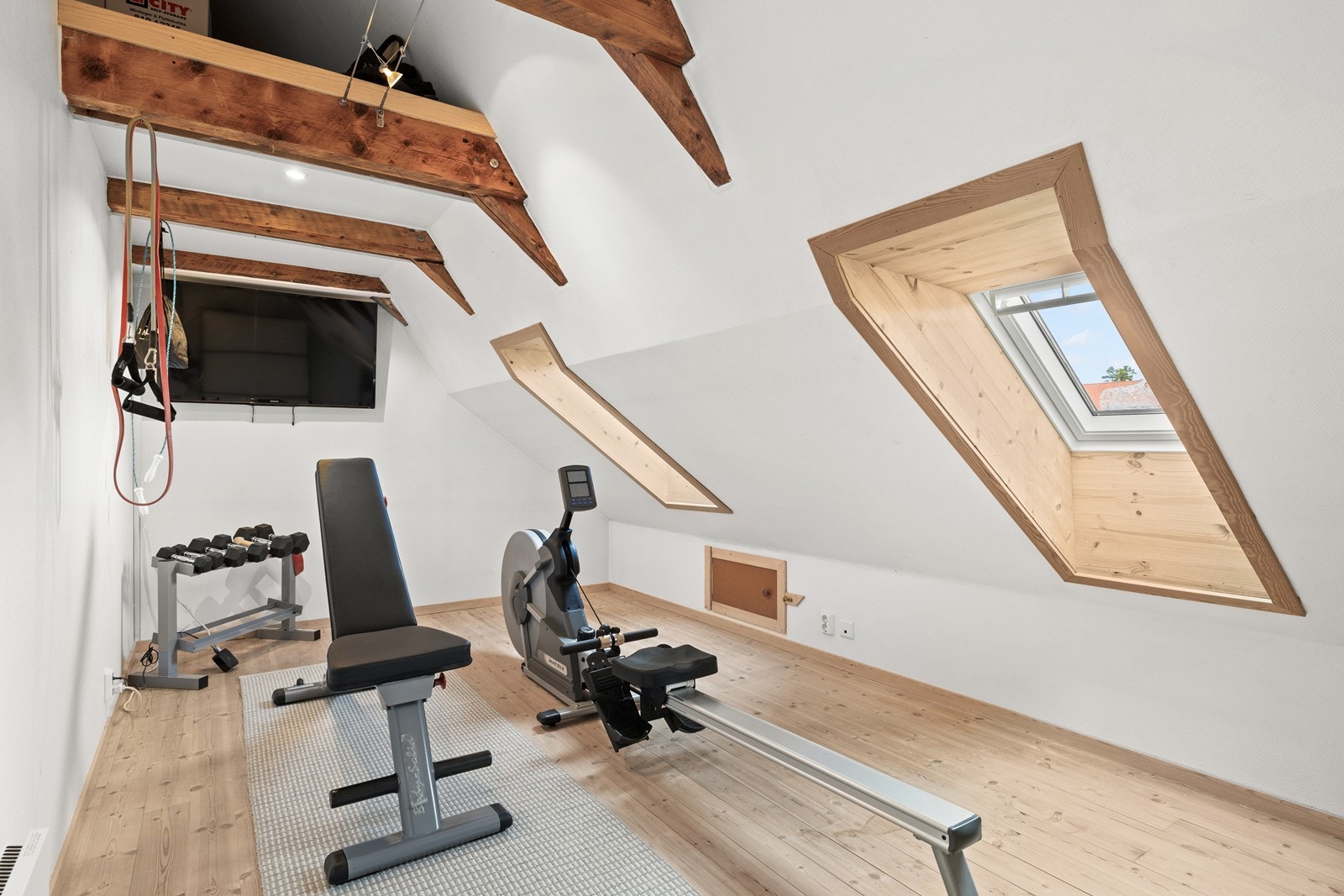 Soverom 2 på loft brukes i dag som treningsrom/hobbyrom Galleribilde