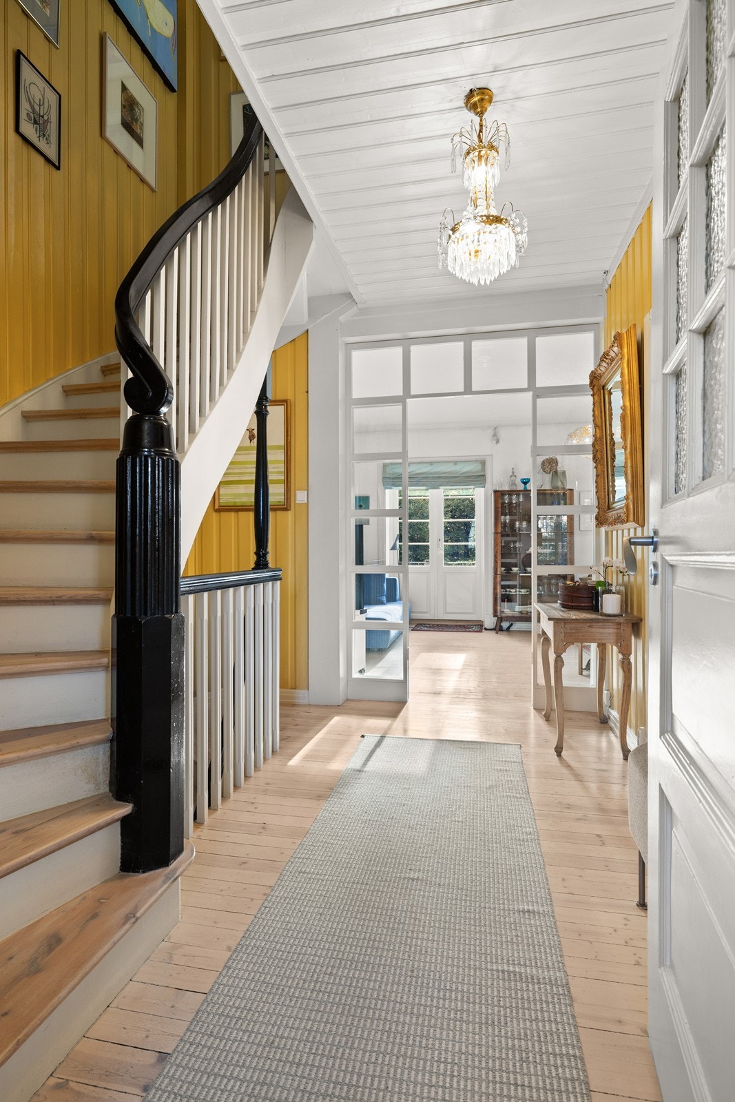 Da tar vi trappen opp til 2. etasje Galleribilde