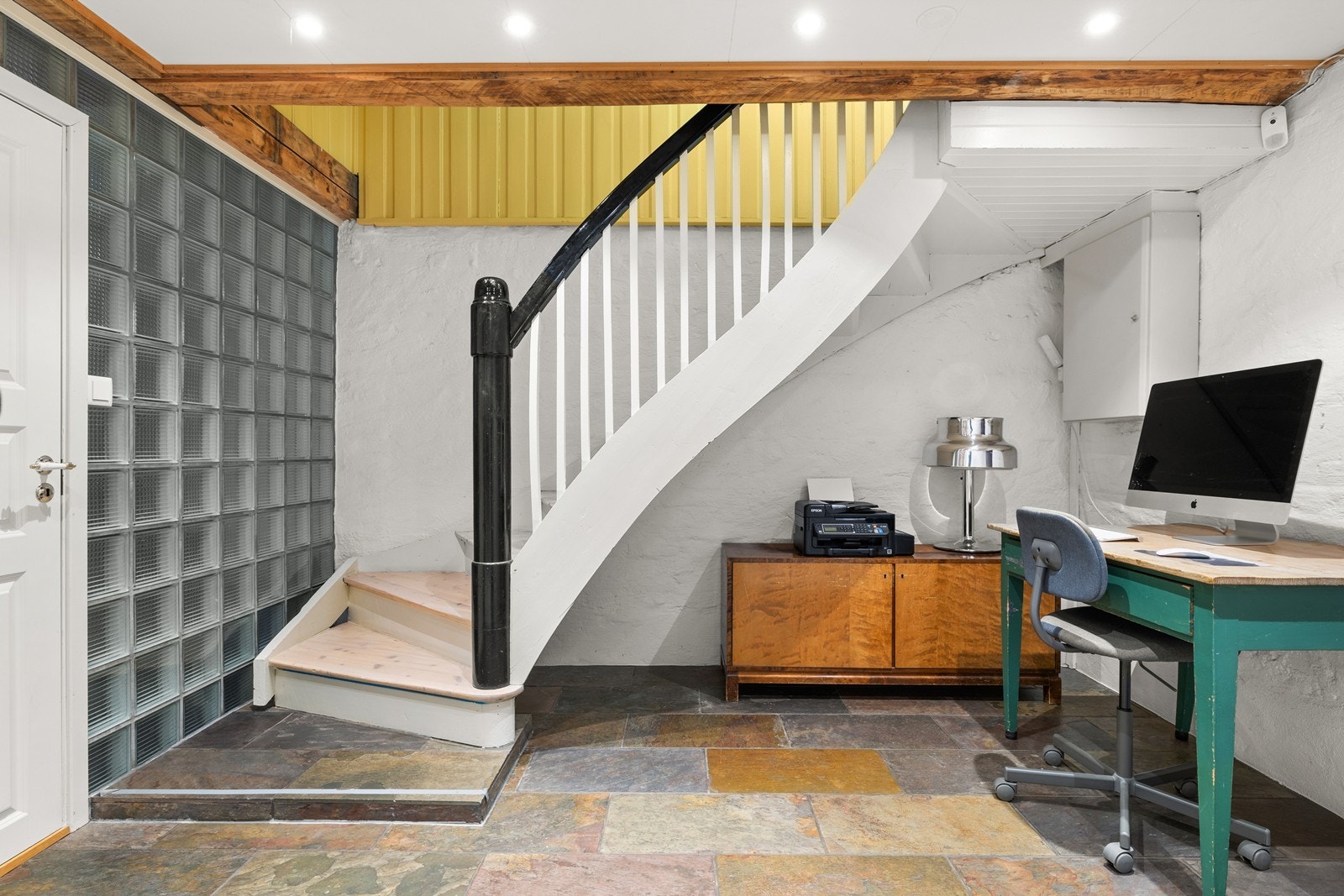 God plass til å f.eks har et lite kontor her nede Galleribilde