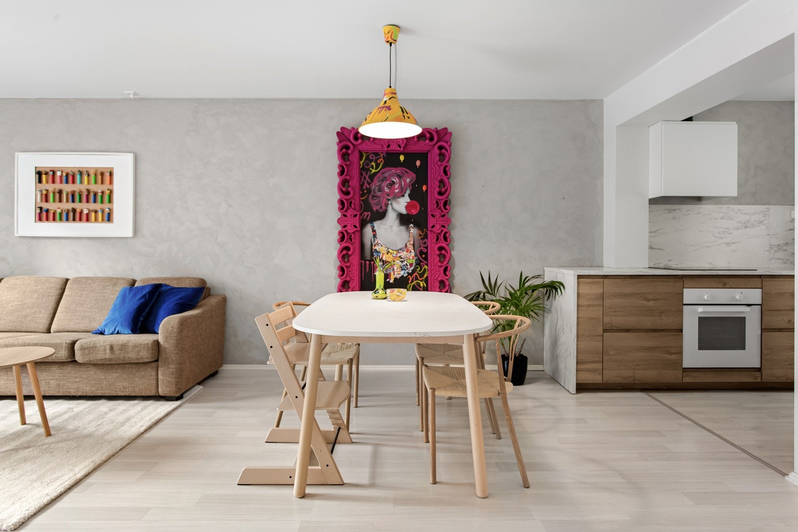 Internett, tv og varmtvann er inkludert i felleskostnadene og reduserer dermed de månedlige kostnadene. Galleribilde