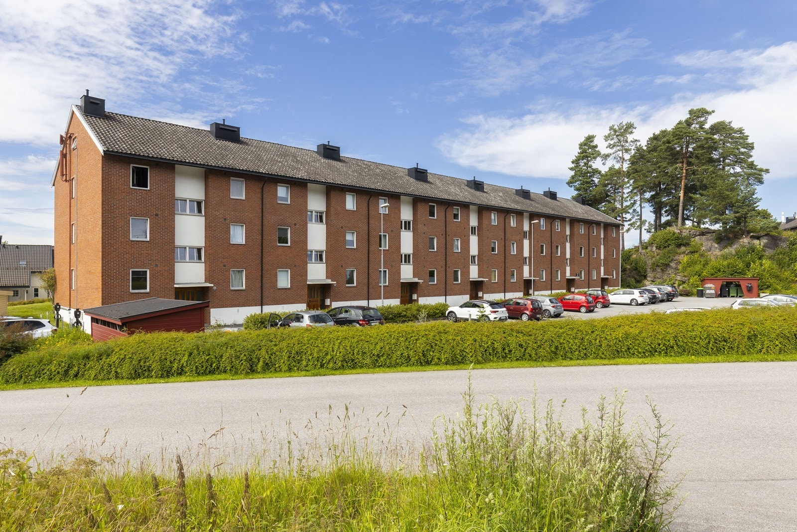 Godt med parkeringsplass på utsiden. Galleribilde