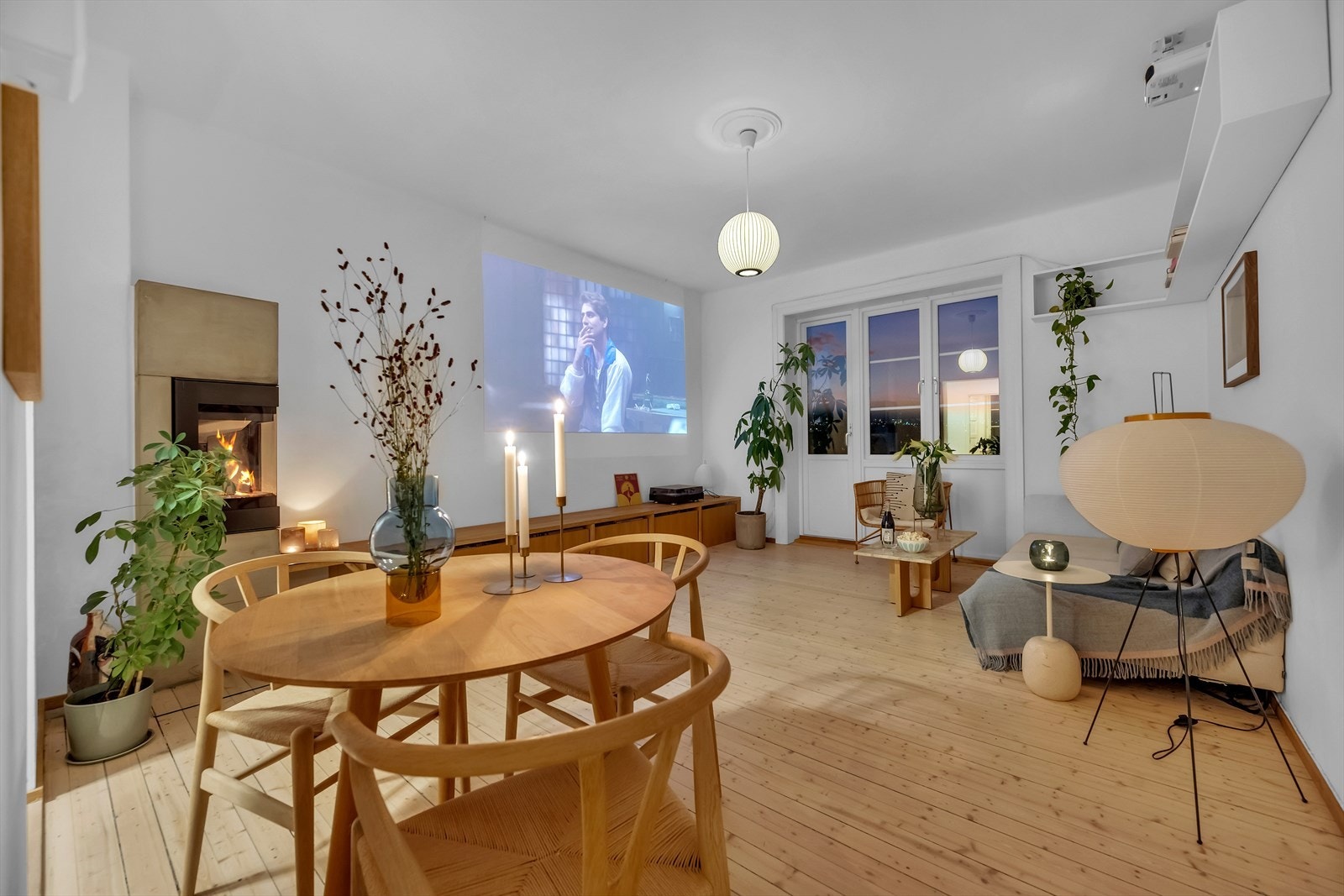 En lys, sjarmerende og romslig 3-roms i et av de ærverdige Ila-kvarterene mellom St. Hanshaugen og Grünerløkka. Galleribilde