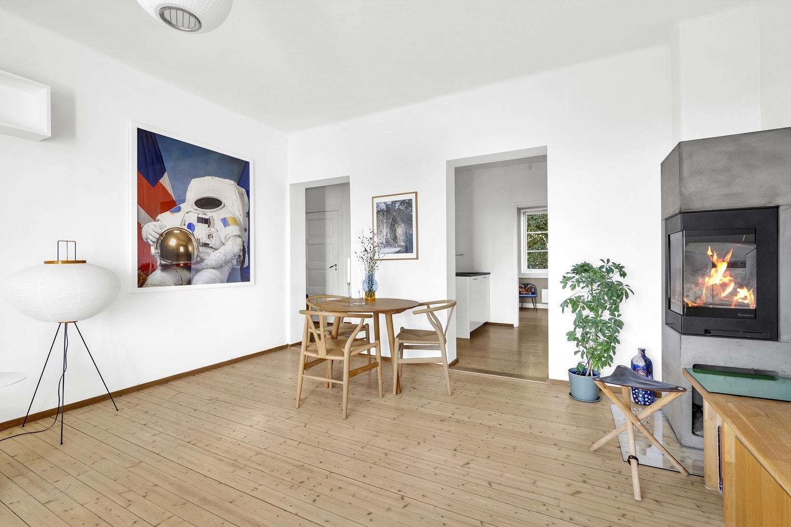 Ved kjøkkenet er det god plass til spisegruppe. Galleribilde