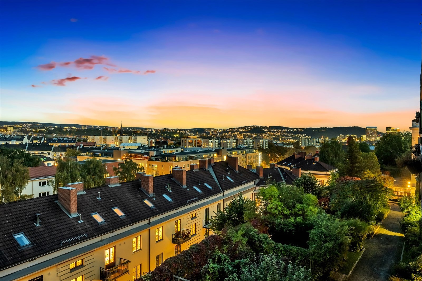 Balkongen byr på en spektakulær utsikt over store deler av Oslo. Galleribilde