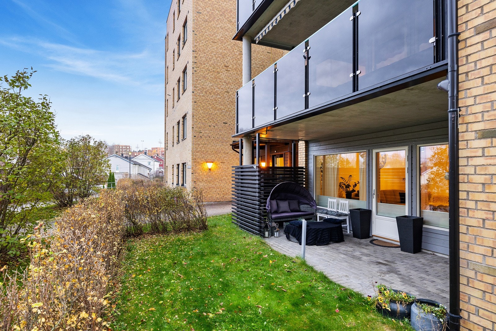 En lys og pen 3-roms selveier med garasjeplass og stor terrasse på 15 kvm! Galleribilde