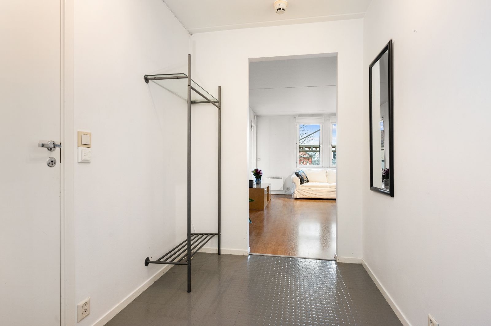 Gangen har godt med plass til oppbevaring av det en selv måtte ønske. Galleribilde