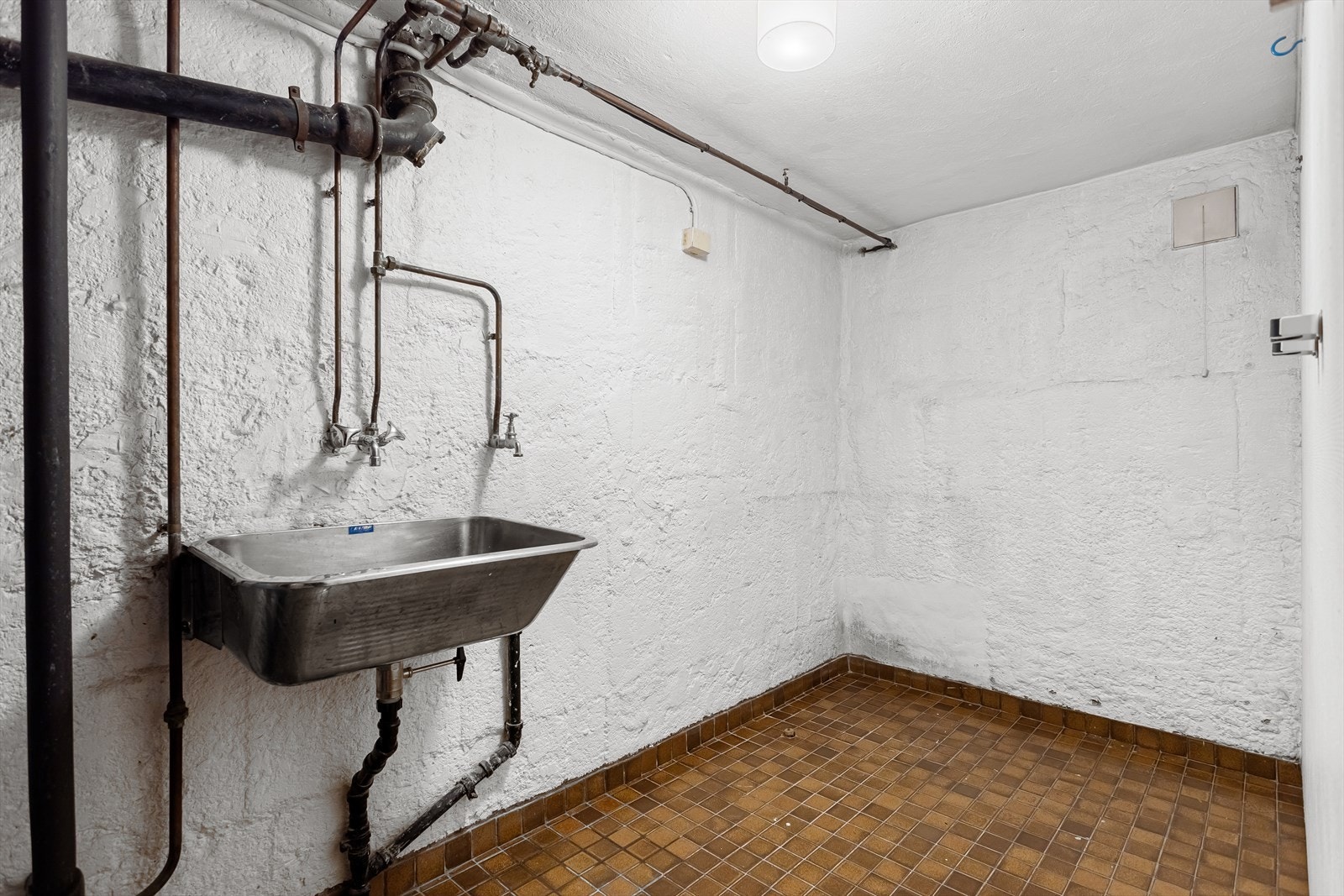 Vaskerom i kjeller. Galleribilde