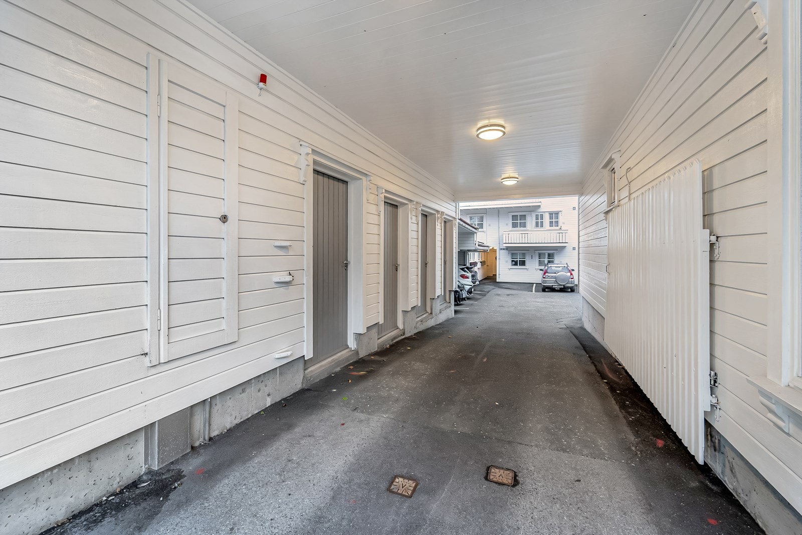 Gjennomgang til bakgård fra Sundgaten Galleribilde