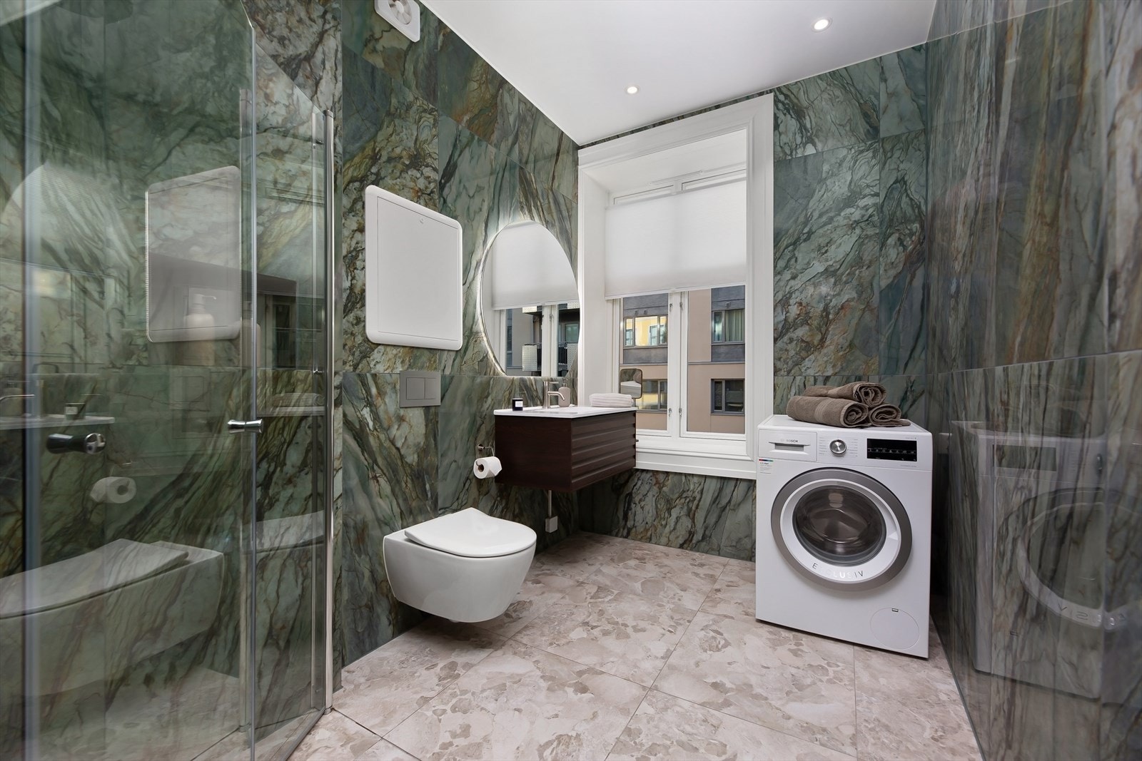 Flislagt bad med elektriske varmekabler som ble renovert i 2023 Galleribilde