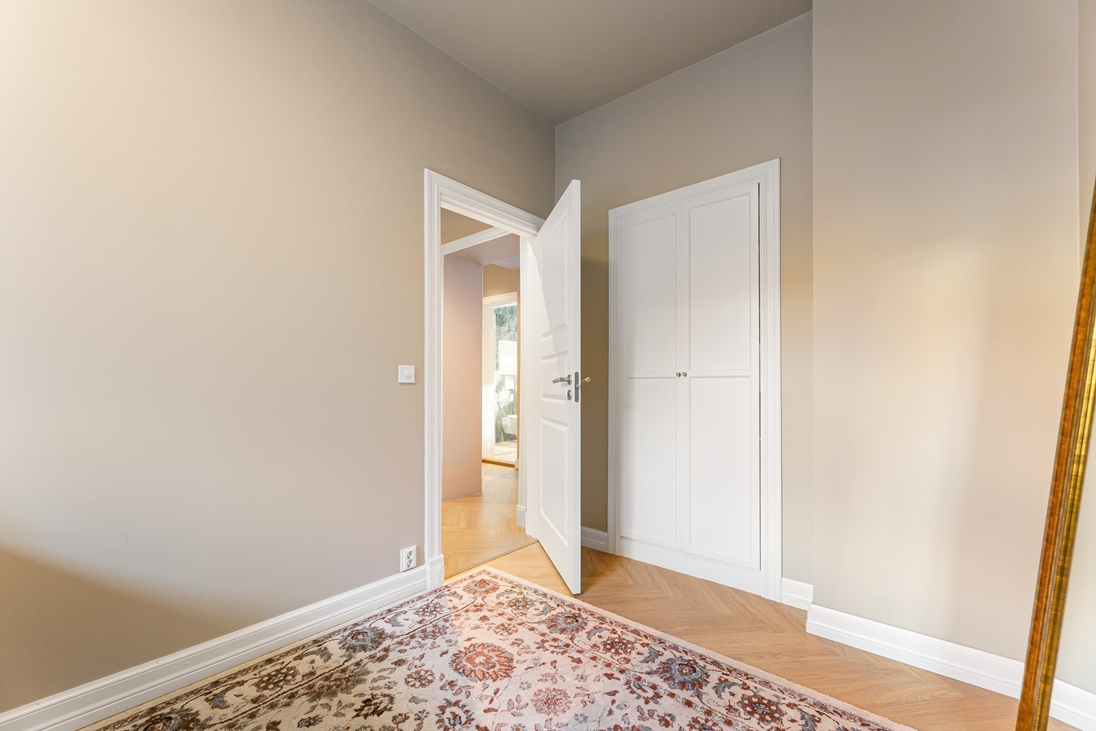 Hovedsoverommet har også innebygget skap Galleribilde