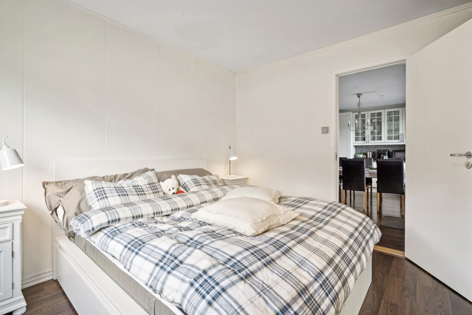 Leiligheten har totalt 2 romslige og innbydende soverom. Galleribilde