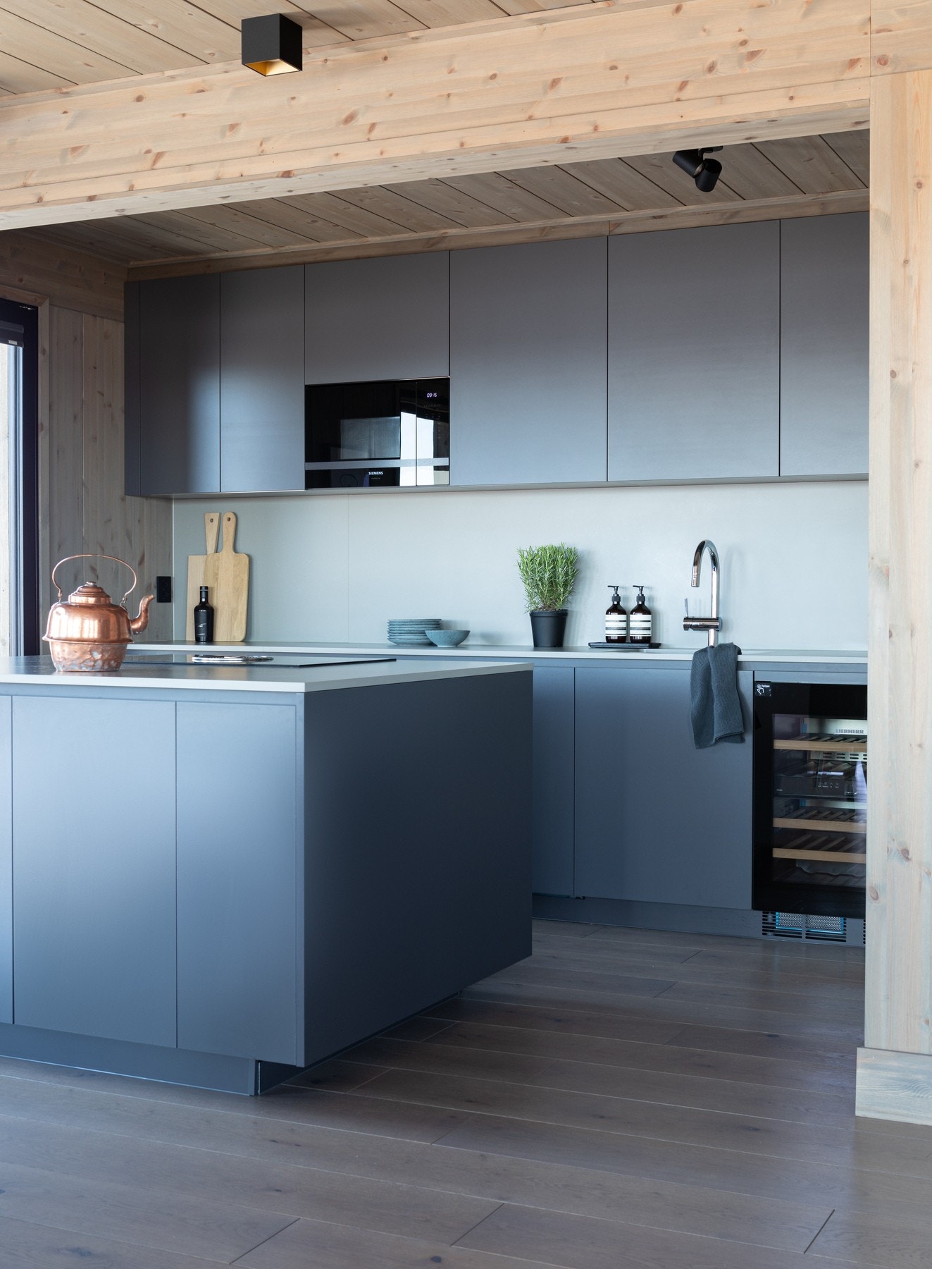 Kjøkkeninnredning fra Strai medfølger. Her foto fra en Vy sokkelmodell. Galleribilde