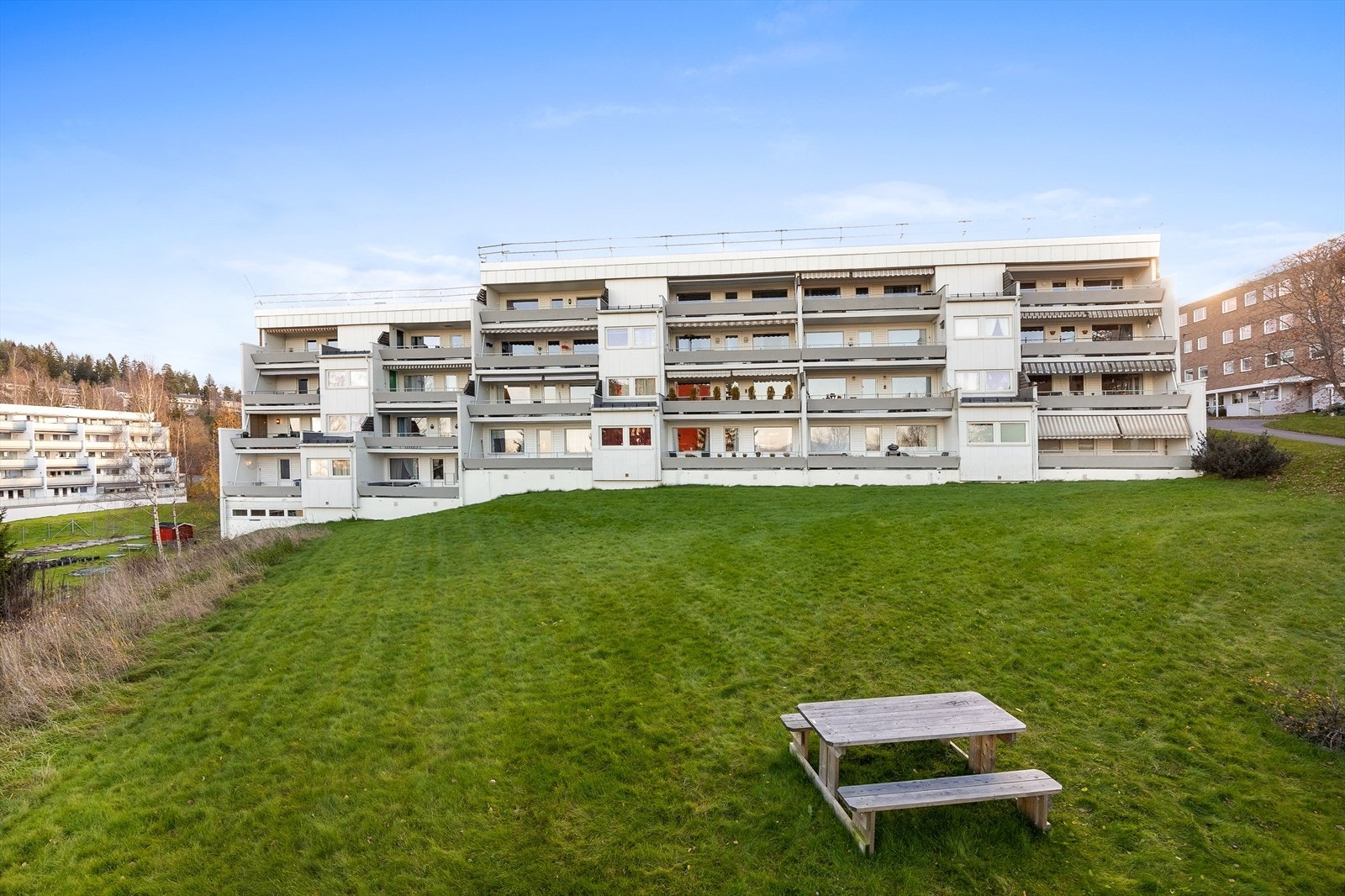 Blokkens fasade fra fremsiden. Galleribilde