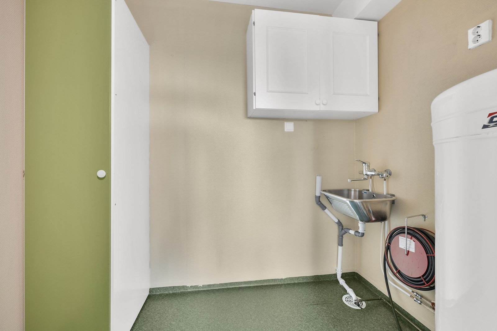 Vaskerom innenfor kjøkkenet. Galleribilde