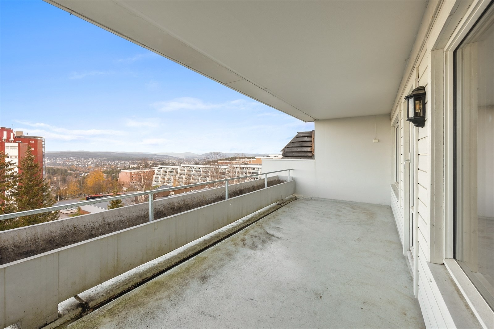 Balkongen vender mot vest og er på hele 17 m². Galleribilde