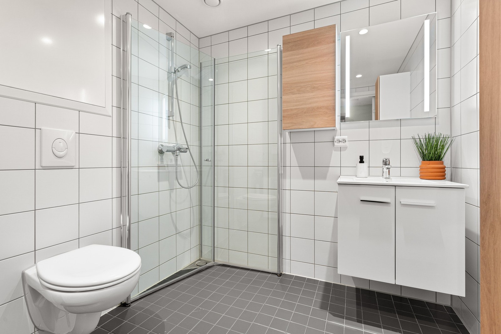 Flislagt bad på 5,1 kvm. Galleribilde