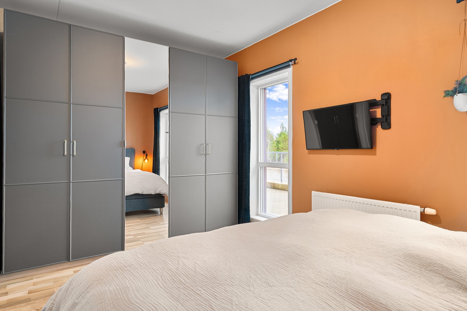 Hovedsoverommet er på 12,5 kvm og har god plass til dobbeltseng og garderobeskap. Galleribilde