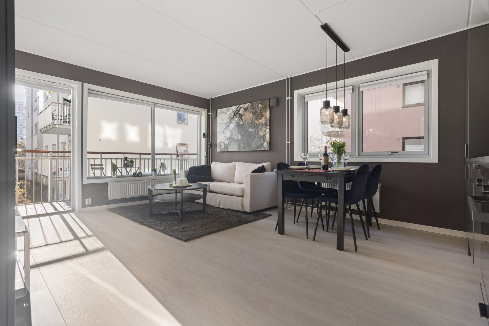 Velkommen til denne 3-roms hjørneleiligheten i Rubina Ranas gate 7! Galleribilde