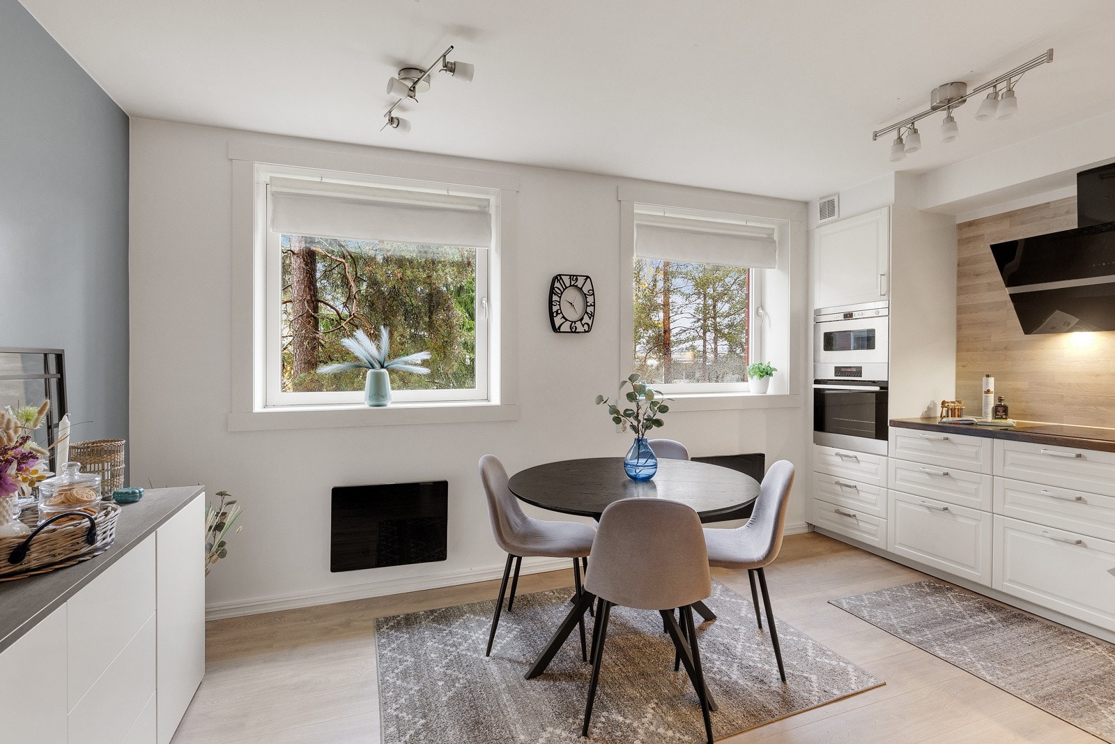 Leiligheten har en svært god planløsning og store oppholdsrom gir gode møbleringsmuligheter Galleribilde