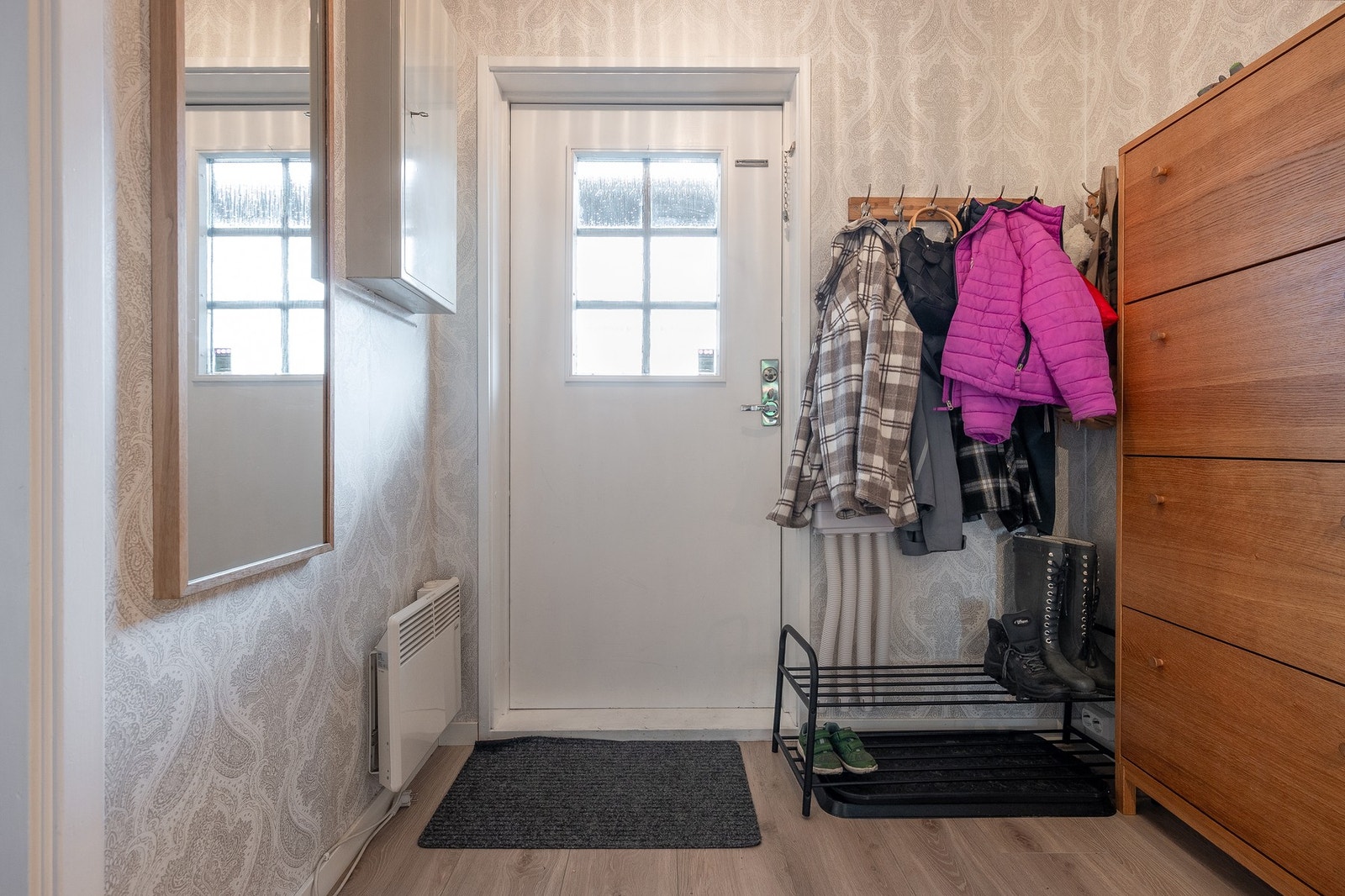 Entrè med plass til ytterklær. Galleribilde