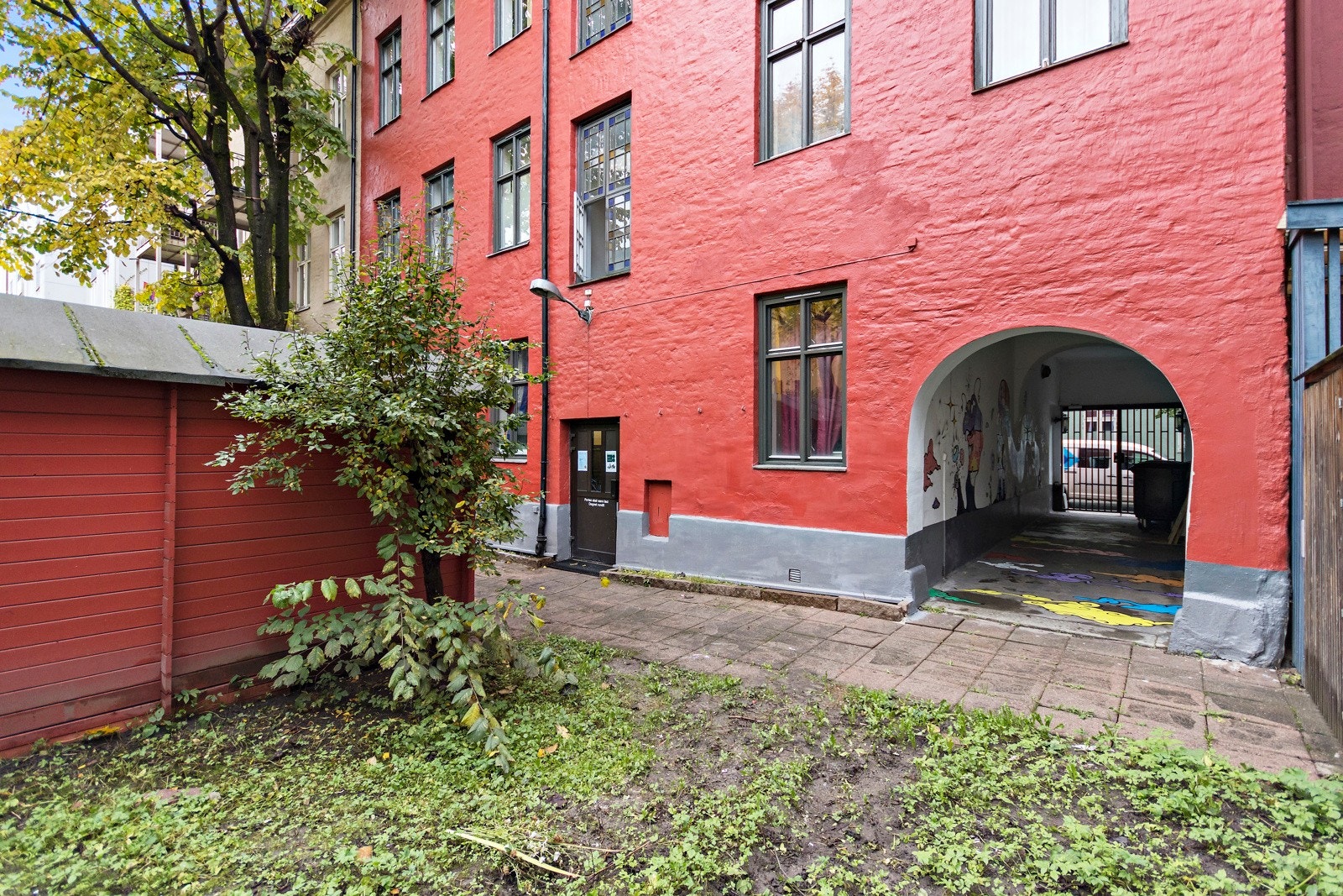 Bygården har et hyggelig gårdsrom. Galleribilde