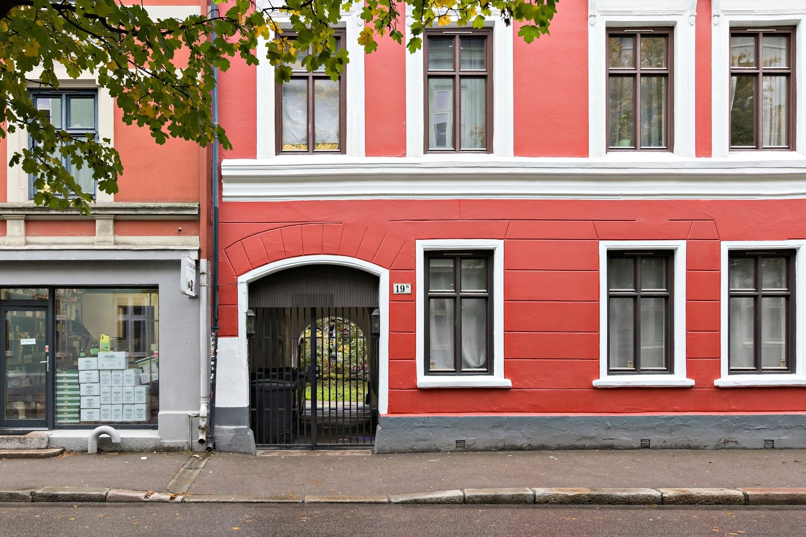Bygningen har en sentral beliggenhet. Galleribilde