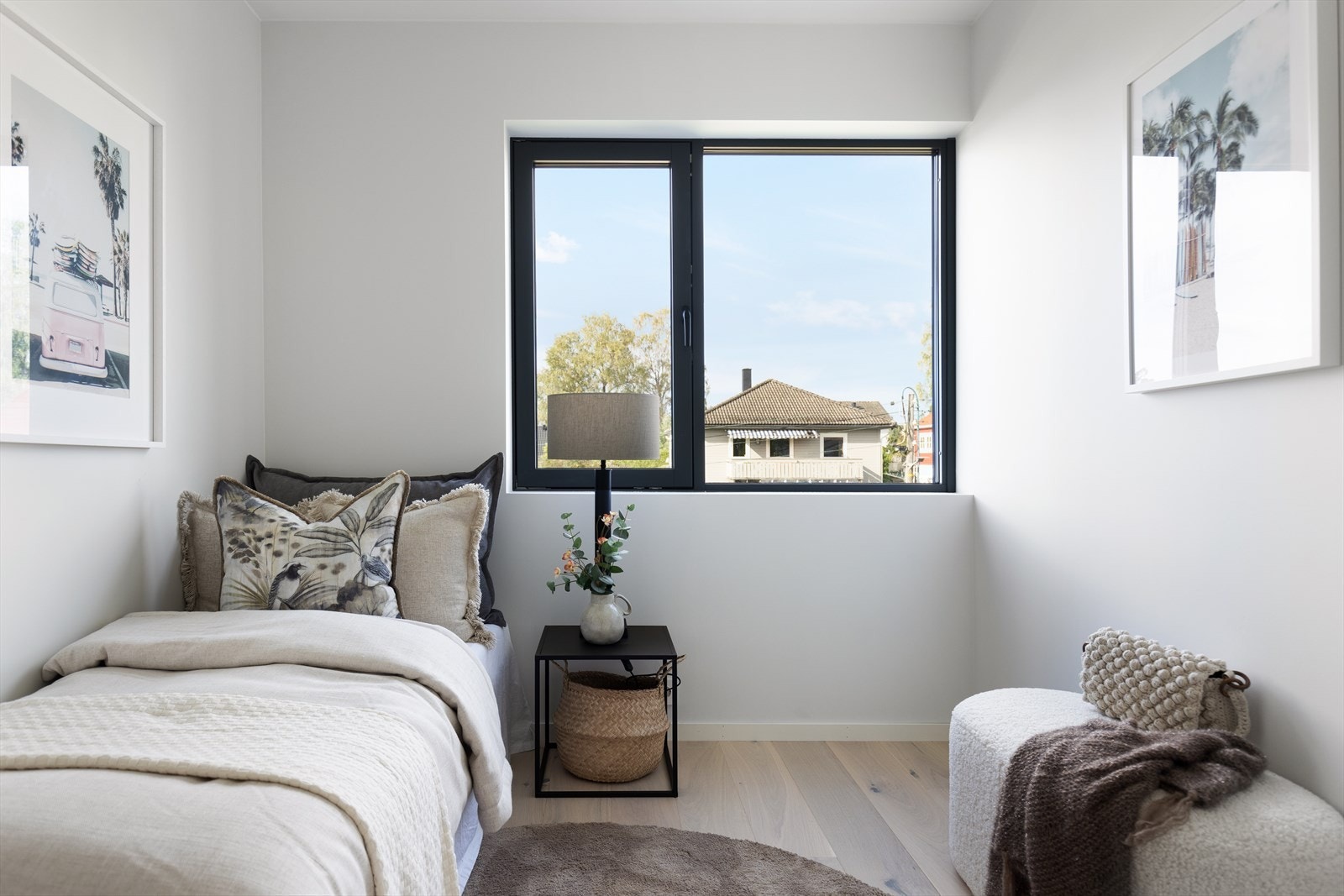 I denne etasjen finner du ogsa to ekstra soverom som kan brukes som barnerom, gjesterom eller kontor Galleribilde