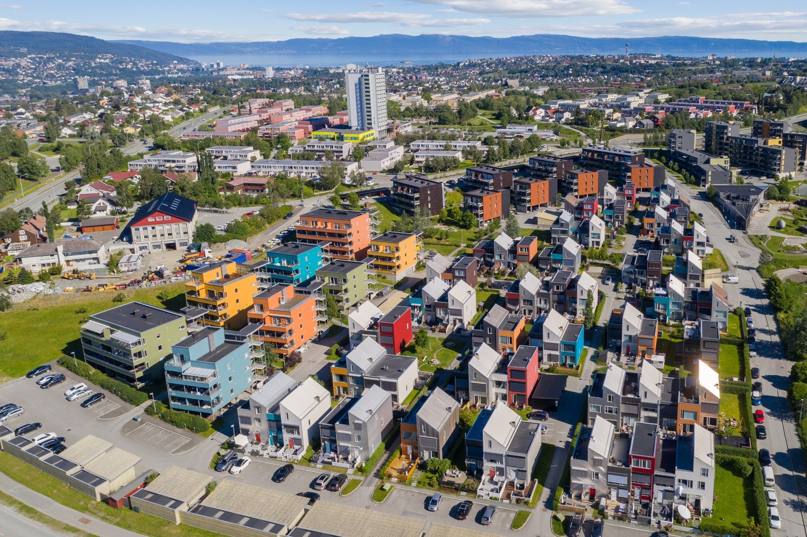 Utleir er et etablert og særdeles populært boligområde, som karakteriseres som rolig og vennlig. Galleribilde