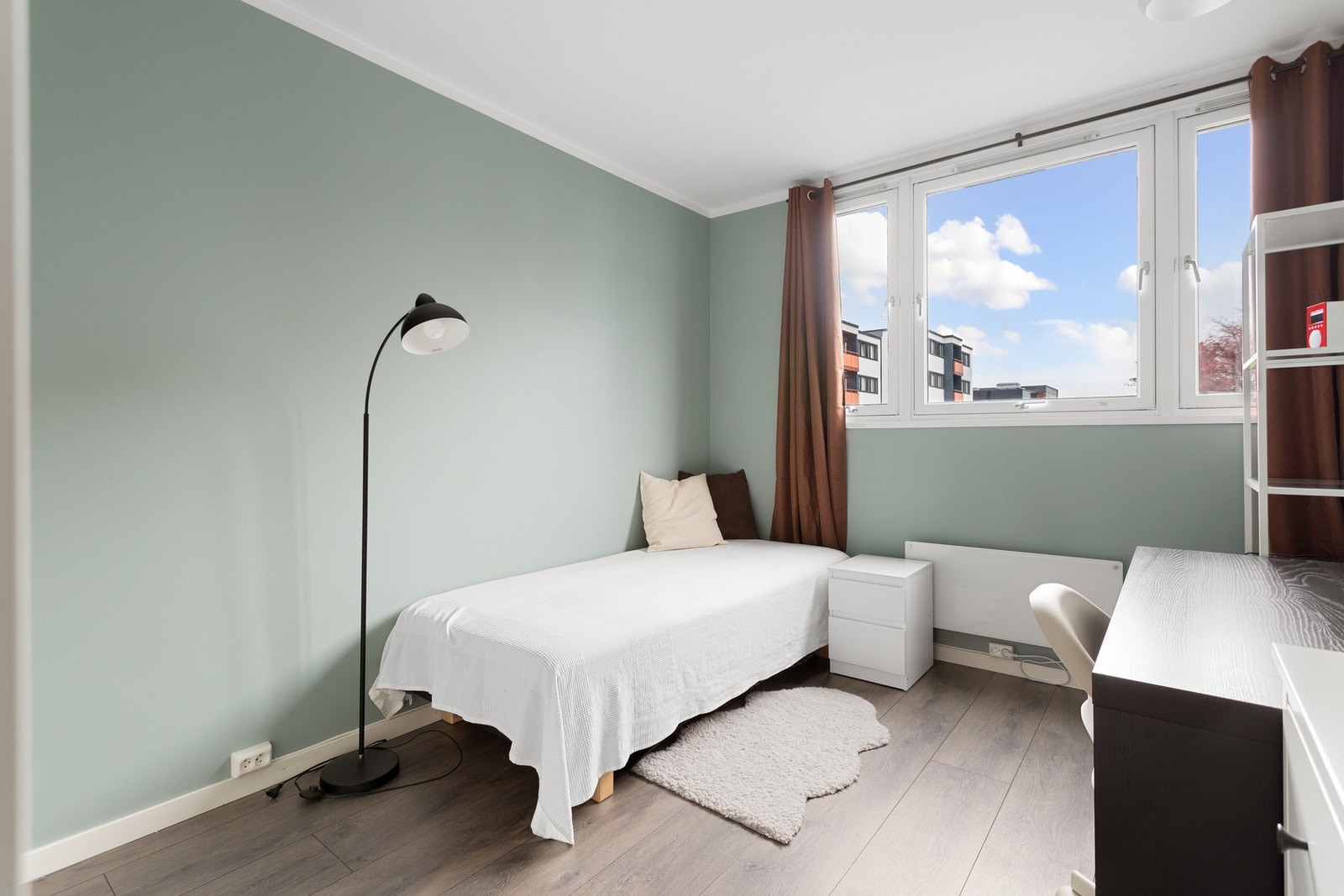 Soverom 2 er på 10,8m². Galleribilde