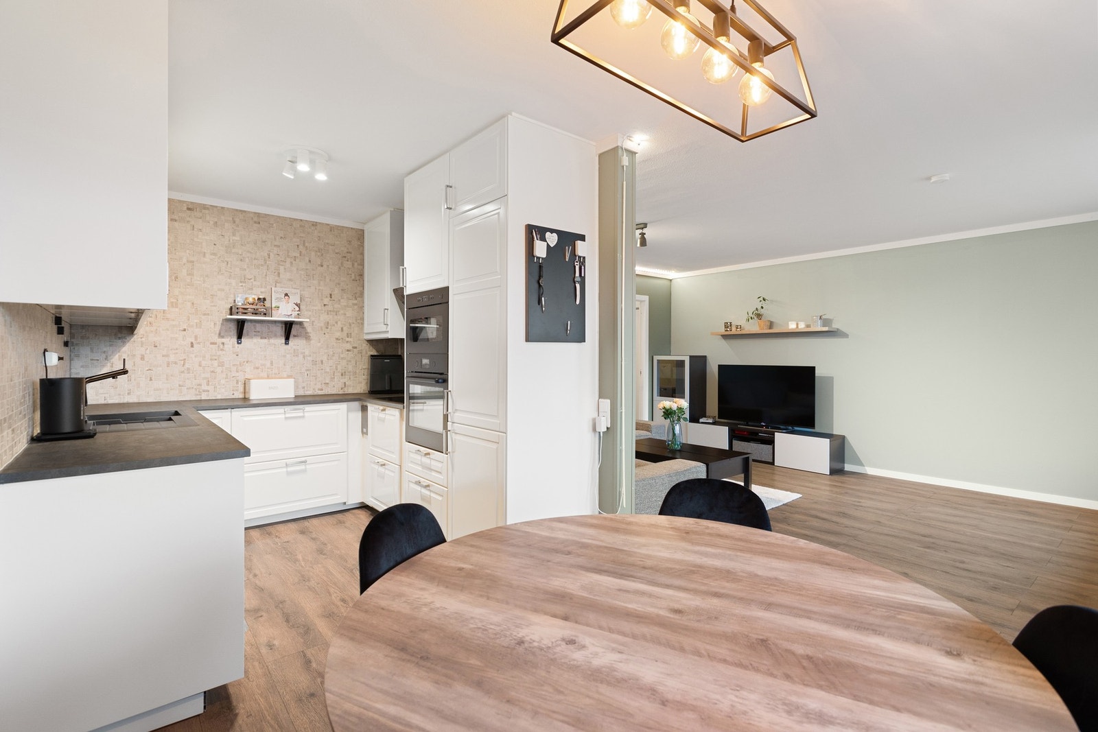 Stue/kjøkken er på hele 34m². Galleribilde