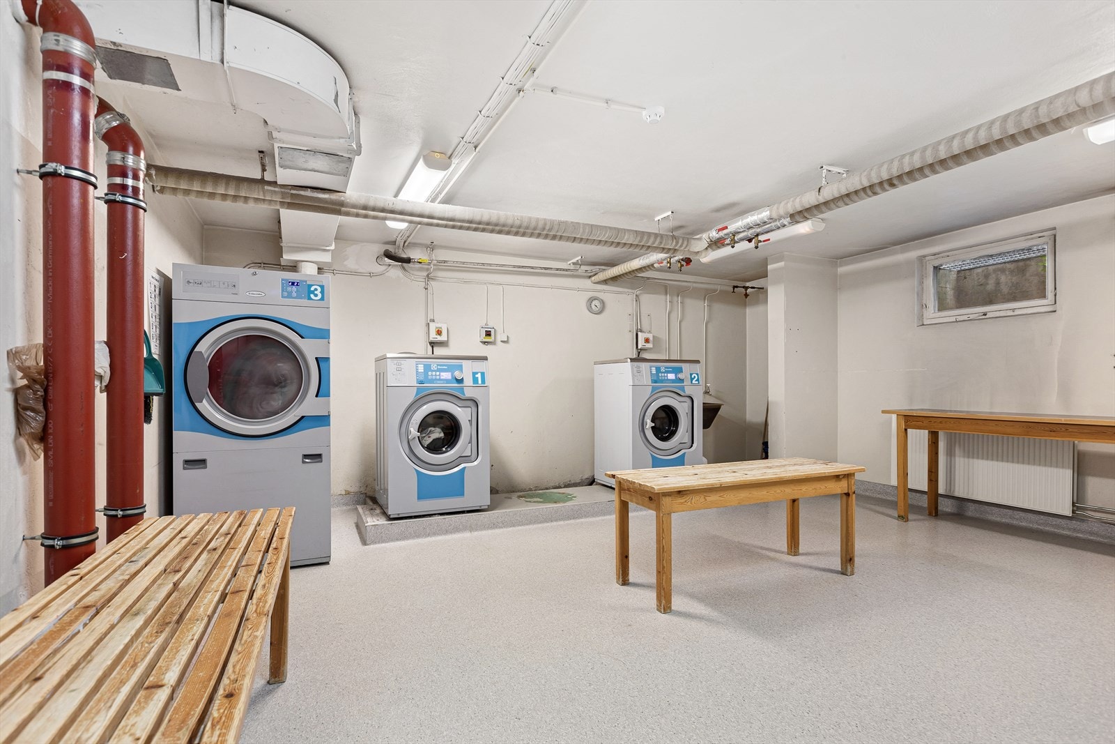 Felles vaskeri i kjeller Galleribilde