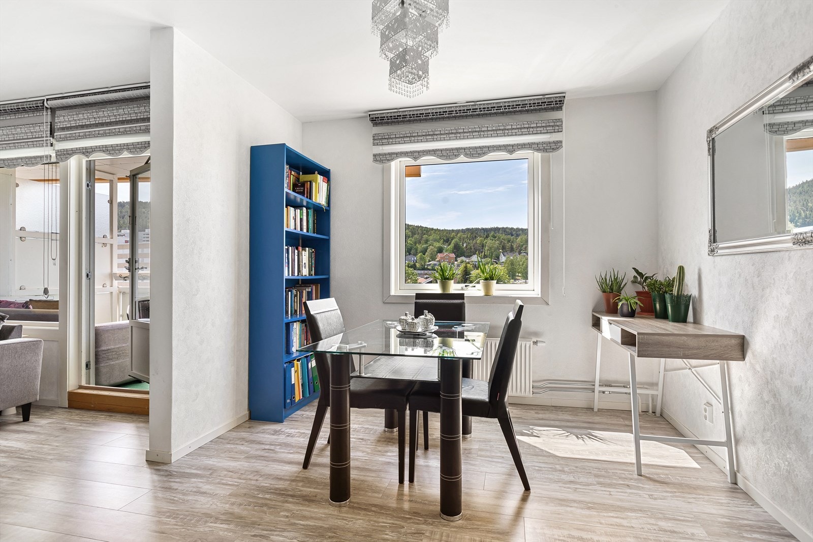 Utgang til overbygget balkong Galleribilde