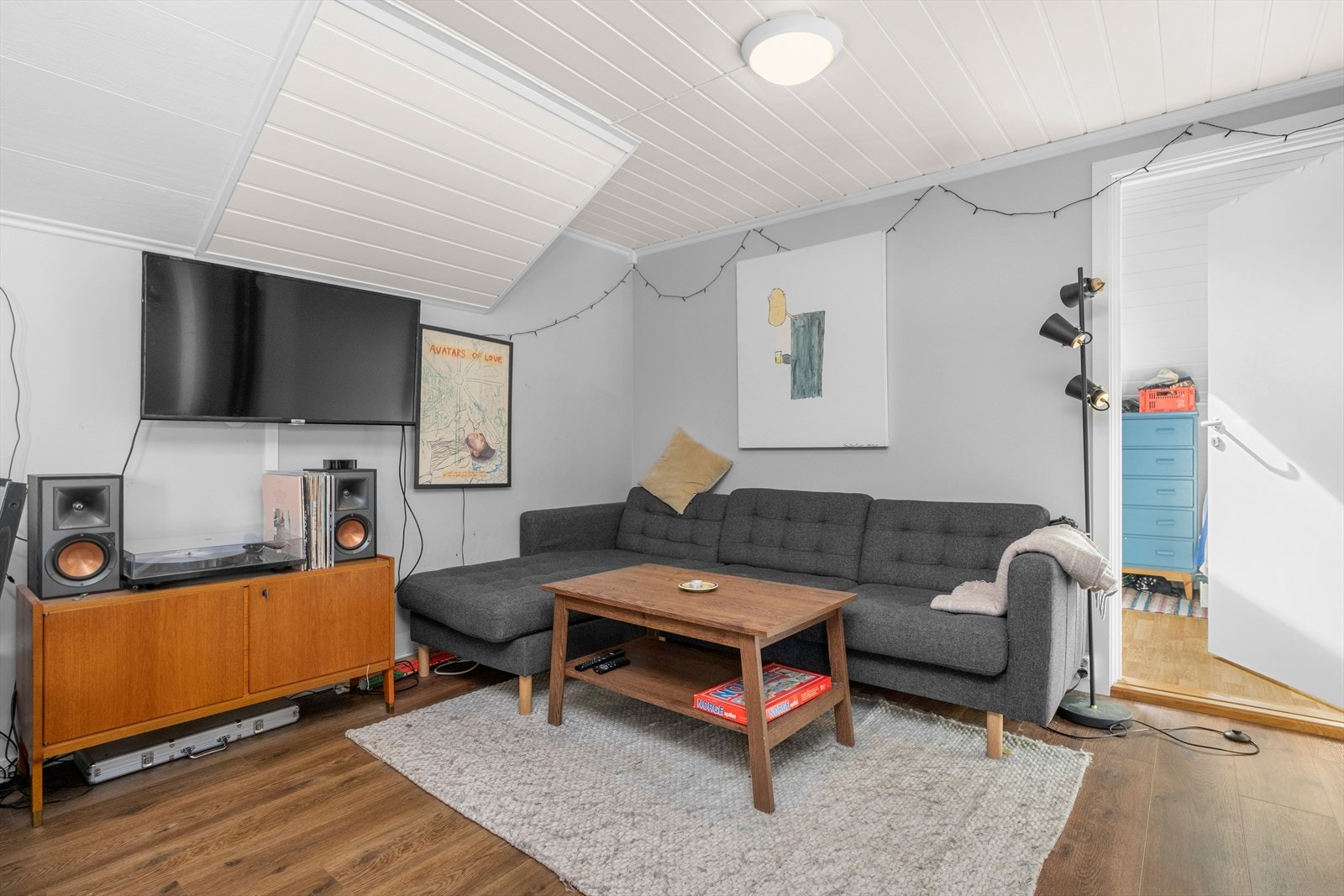 Stuen og kjøkkenet i 2. etasje er på 19,5m² Galleribilde