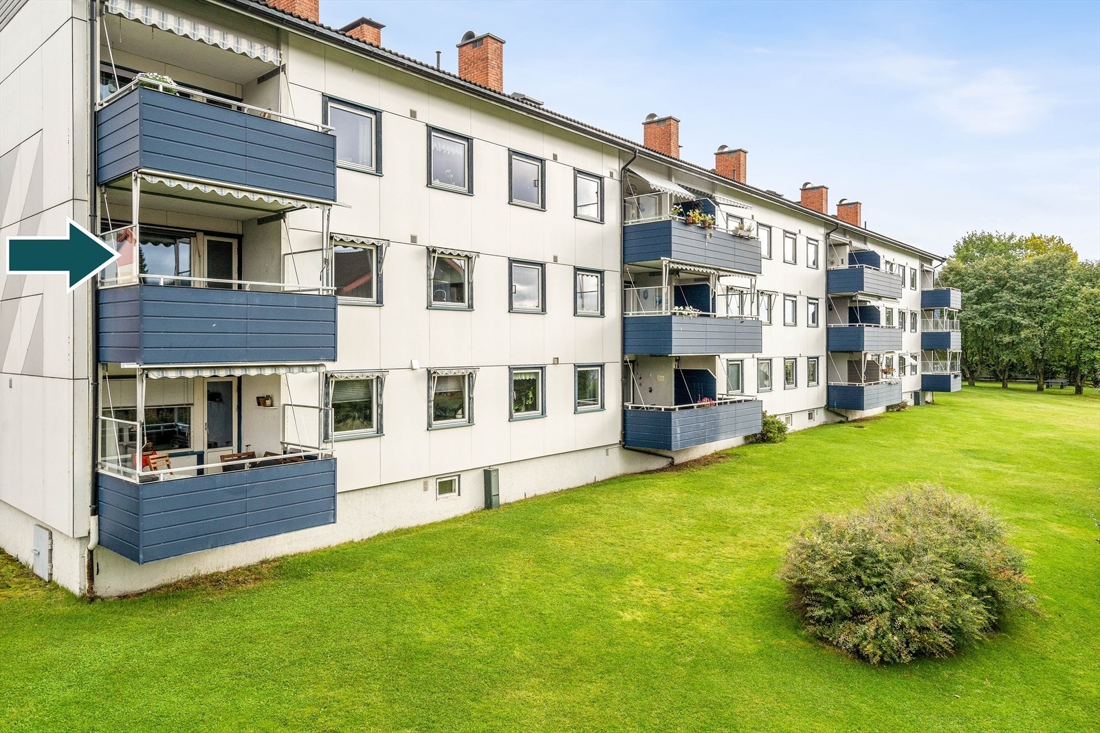Fra eiendommen er det kort vei til skoler, barnehager og butikker. Til sentrum tar det kun ett kvarter å gå. Galleribilde
