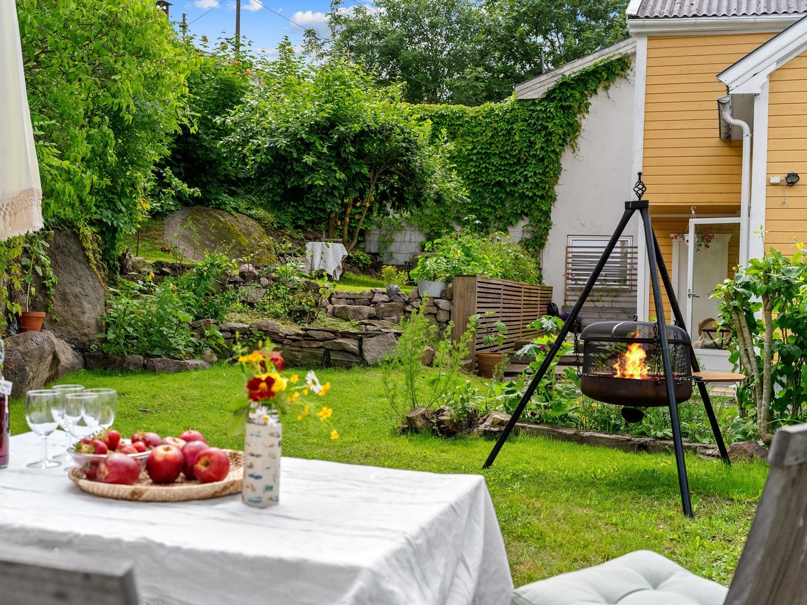 Øvre del av hagen er i praksis innsynsfri og usjenert. Galleribilde
