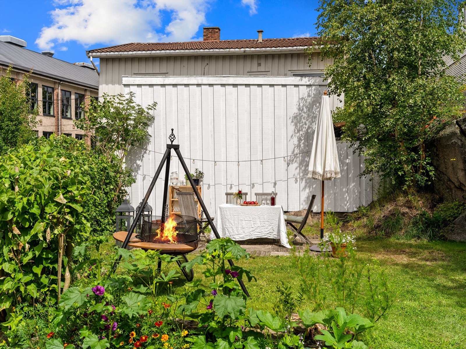 I hagen finnes flere intime soner og uteplasser som har sol til ulike tider gjennom dagen. Galleribilde