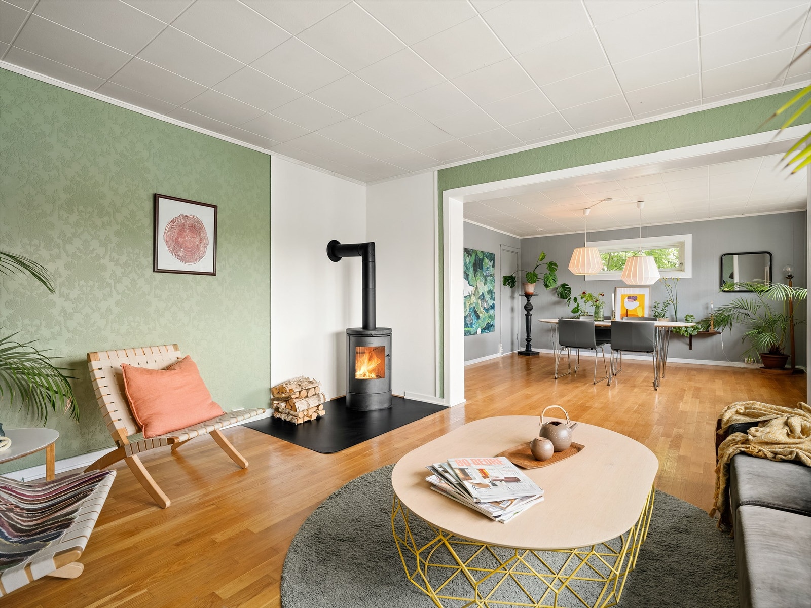Første etasje er viet til store sosiale rom som gir familien god plass til felles opphold. Galleribilde