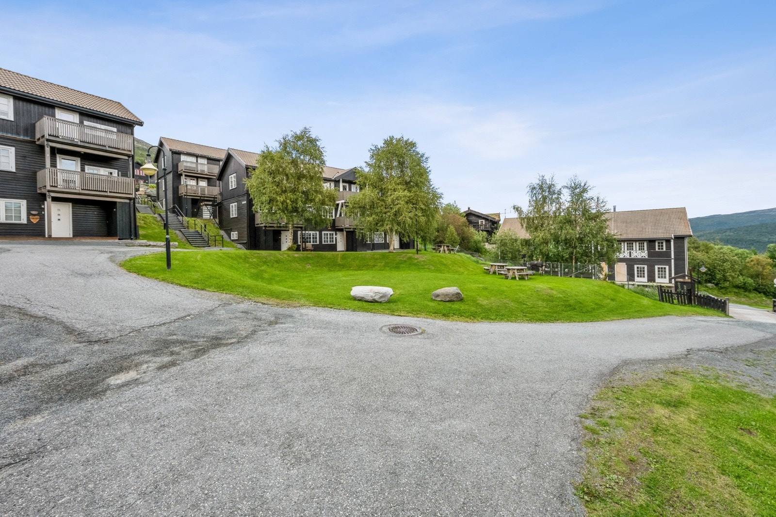 Eiendommen har nydelig utsikt over den flotte Oppdalsnaturen, og har Stølen skisenter som nærmeste nabo. Galleribilde