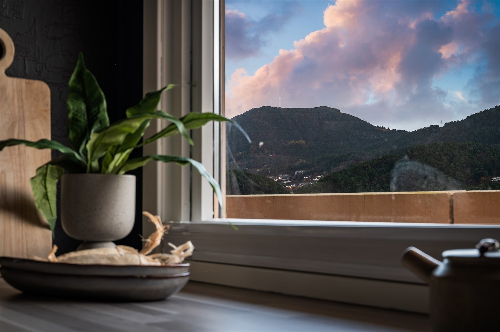 - Nyt utsikt mot Løvstakken direkte fra kjøkkenbenken - Galleribilde