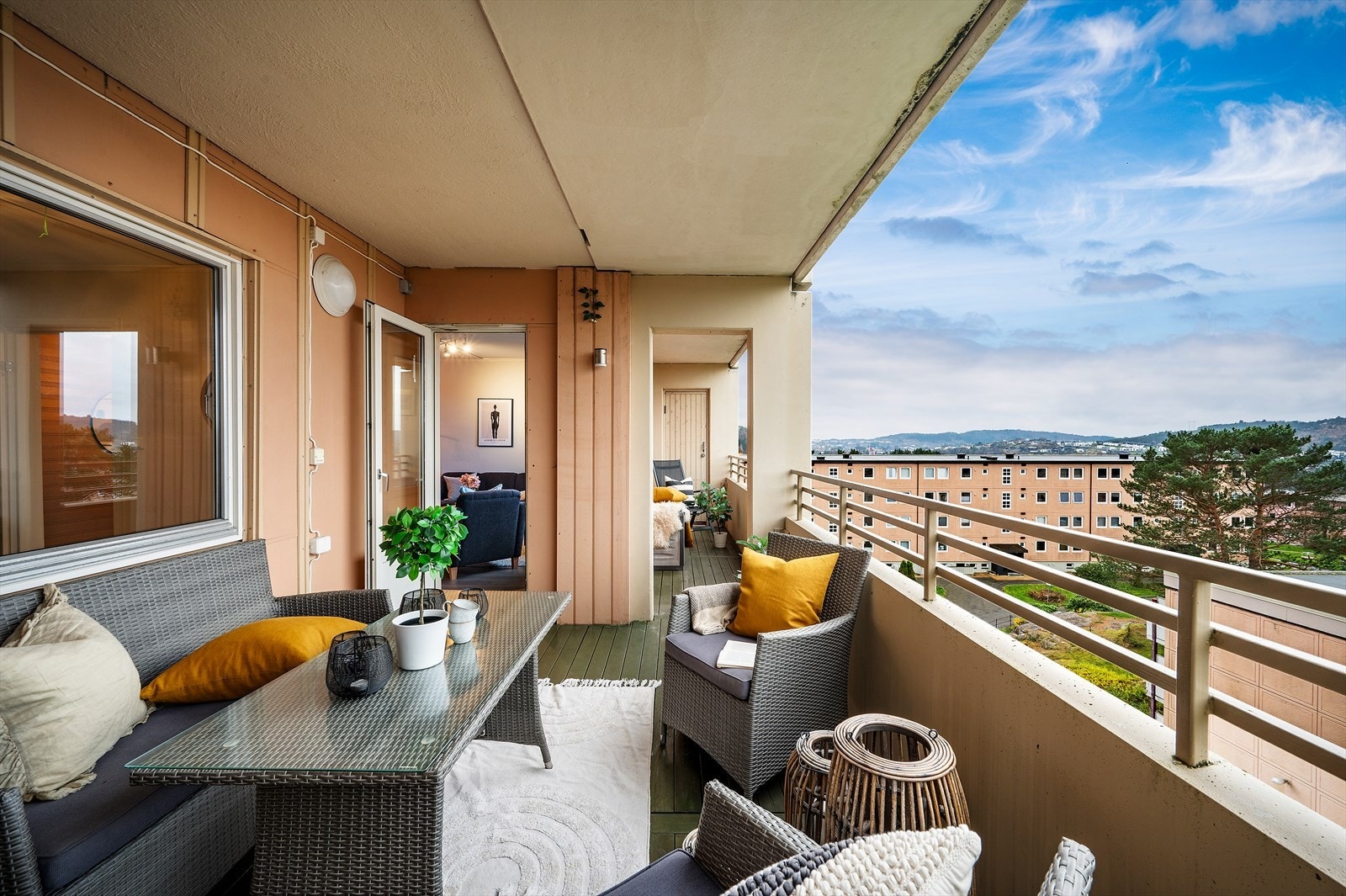 - Den vestvendte beliggenheten bidrar til at du kan nyte svært gode solforhold midtsommers - Galleribilde