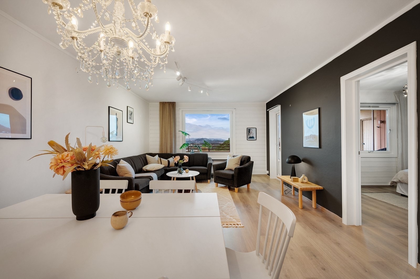 - Leiligheten inneholder entré/gang, 2 soverom, bad, kjøkken og stue - Galleribilde