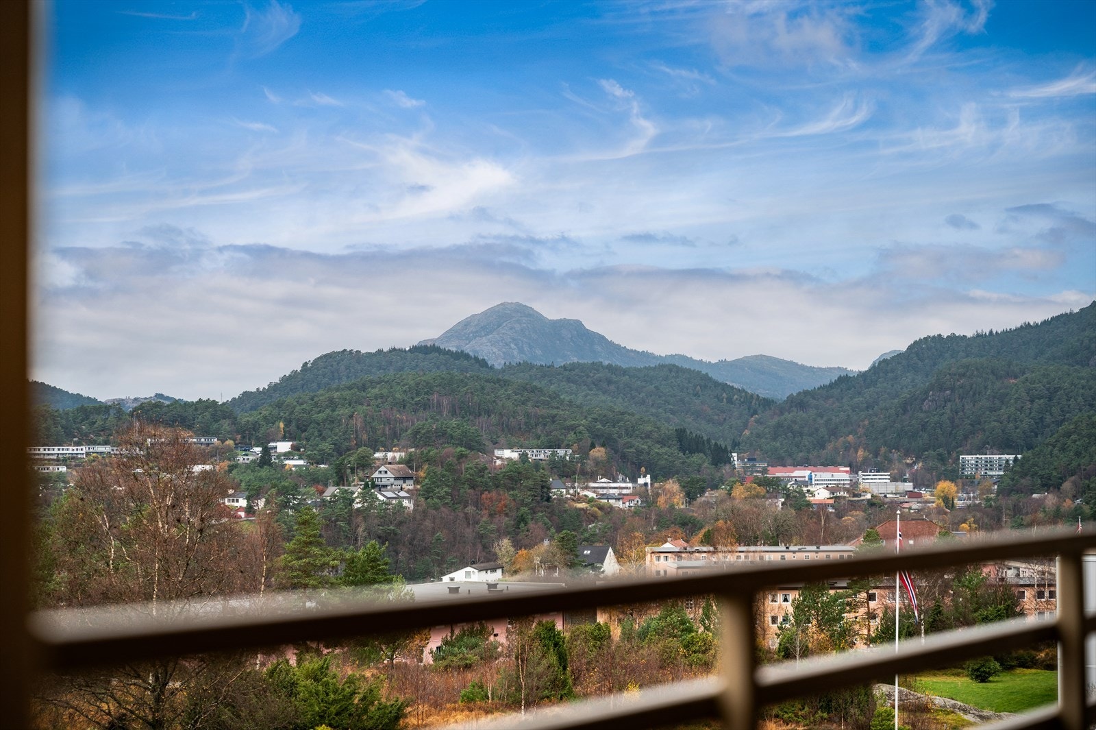 - En innbydende 3-roms med solrik balkong, heisadkomst og en svært sentral beliggenhet - Galleribilde