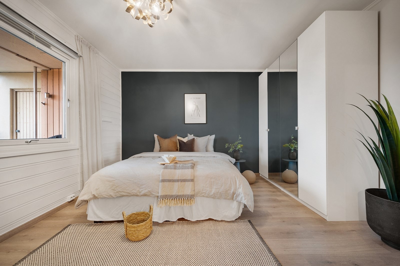 - Soverom 1 måler hele 15,5m² - Galleribilde