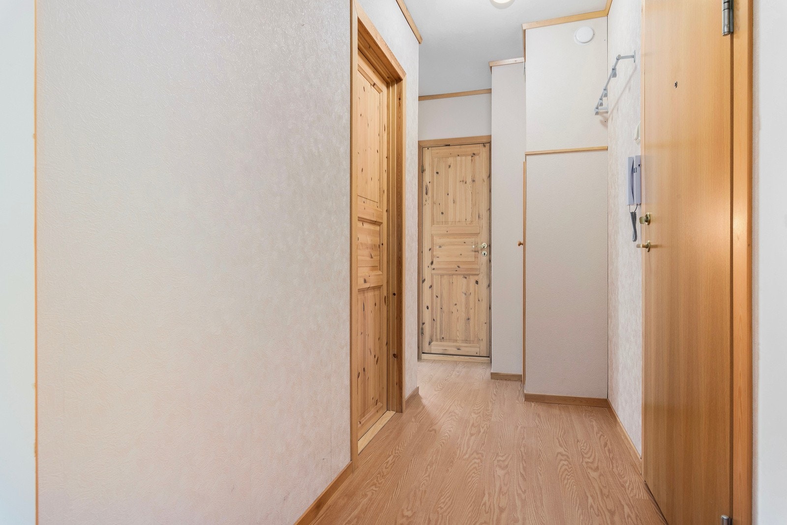 Leiligheten er moden for oppussing, noe som åpner døren for kreativitet og muligheten til å skape et unikt og personlig preg. Galleribilde