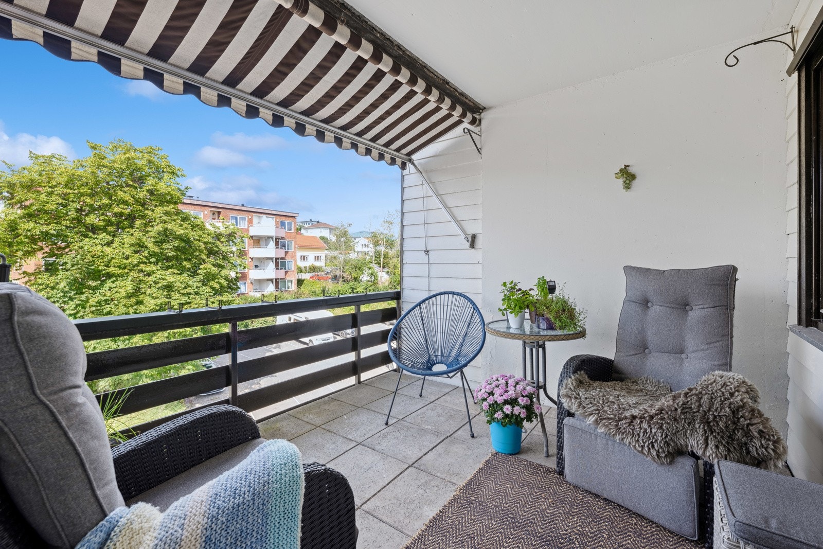 Velkommen til en hyggelig 3-roms i Thuegata 2B til salgs ved Stein Erik Lie, Proaktiv Eiendomsmegling. Galleribilde