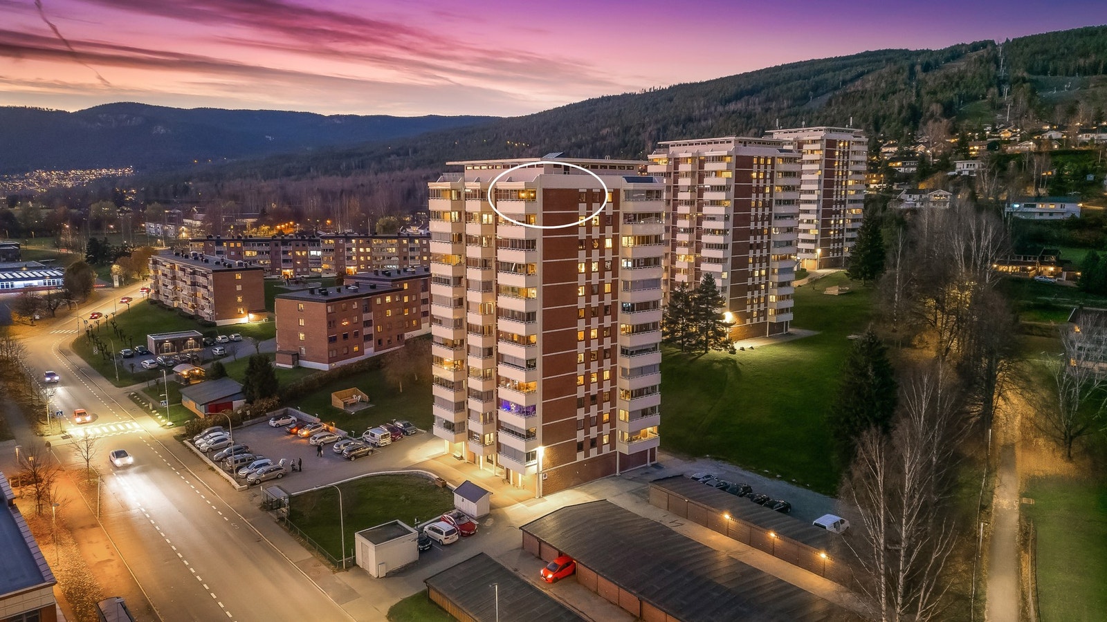 Flott internbeliggenhet i hjørne- og toppetasje! Galleribilde